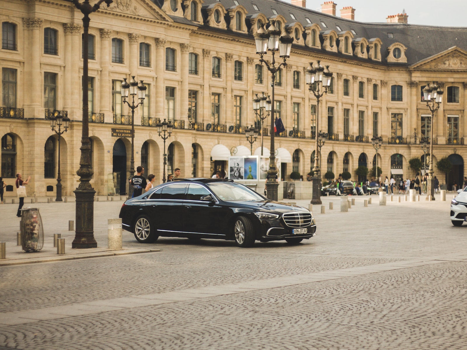 Free stock photo of architecture, building, cars